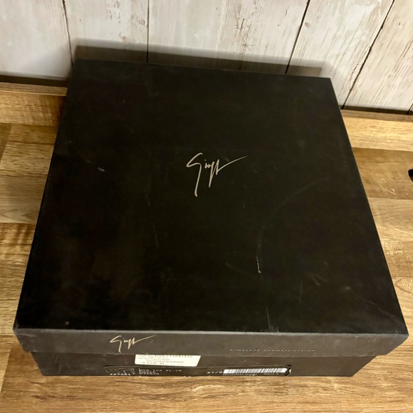 NWT-AUTHENTIC Giuseppe Zanotti Black Leather Metal Studded Booties, 36 (6.0/6.5) - Picture 11 of 12